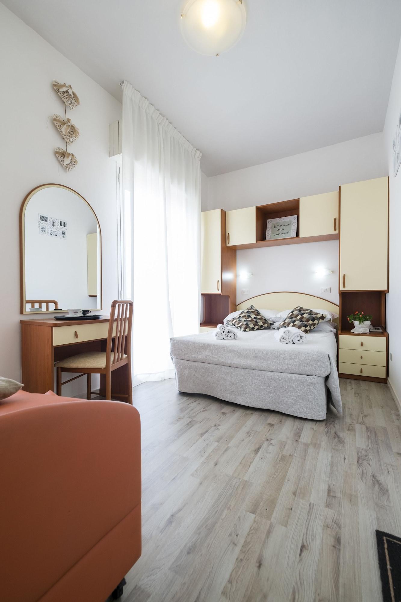 Hotel Crosal Rimini Exterior photo
