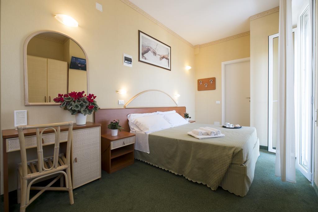 Hotel Crosal Rimini Exterior photo